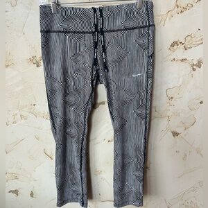 Nike Dri-FIT Epic Crop Tights Size M  Stripe 3-Pocket Reflective Leggings EUC